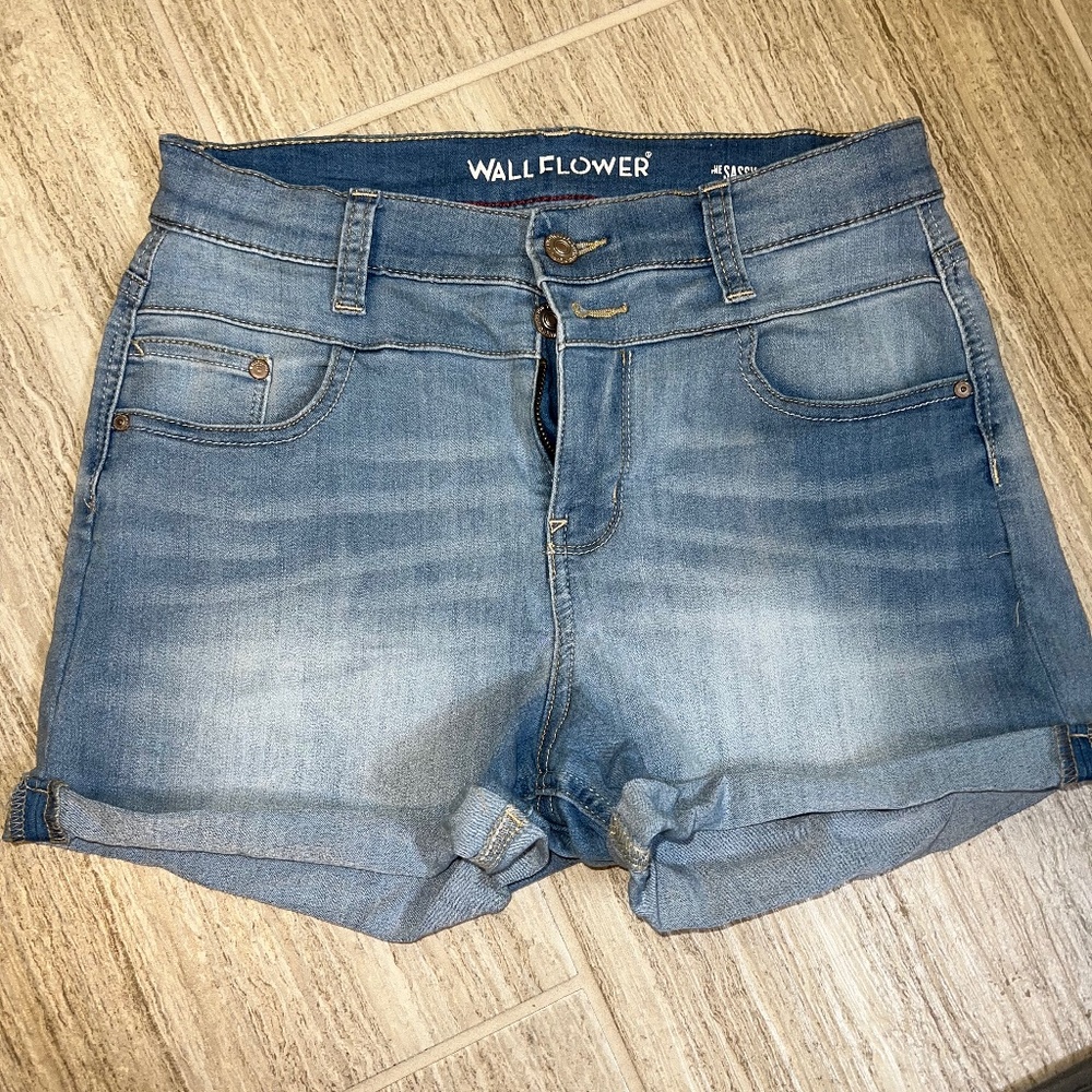 High waisted light wash jean short size 9